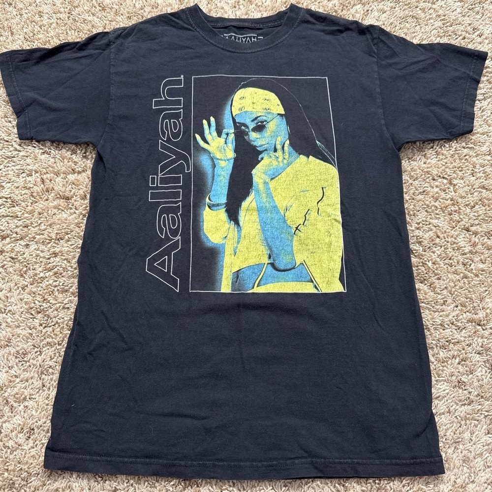 Aaliyah Graphic T-Shirt Mens Medium Black Yellow Portrait Short Sleeve Cotton